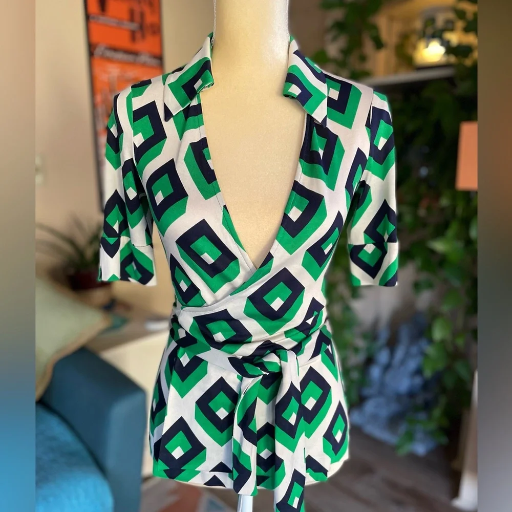 DVF Vintage wrap top - Picture 1 of 7